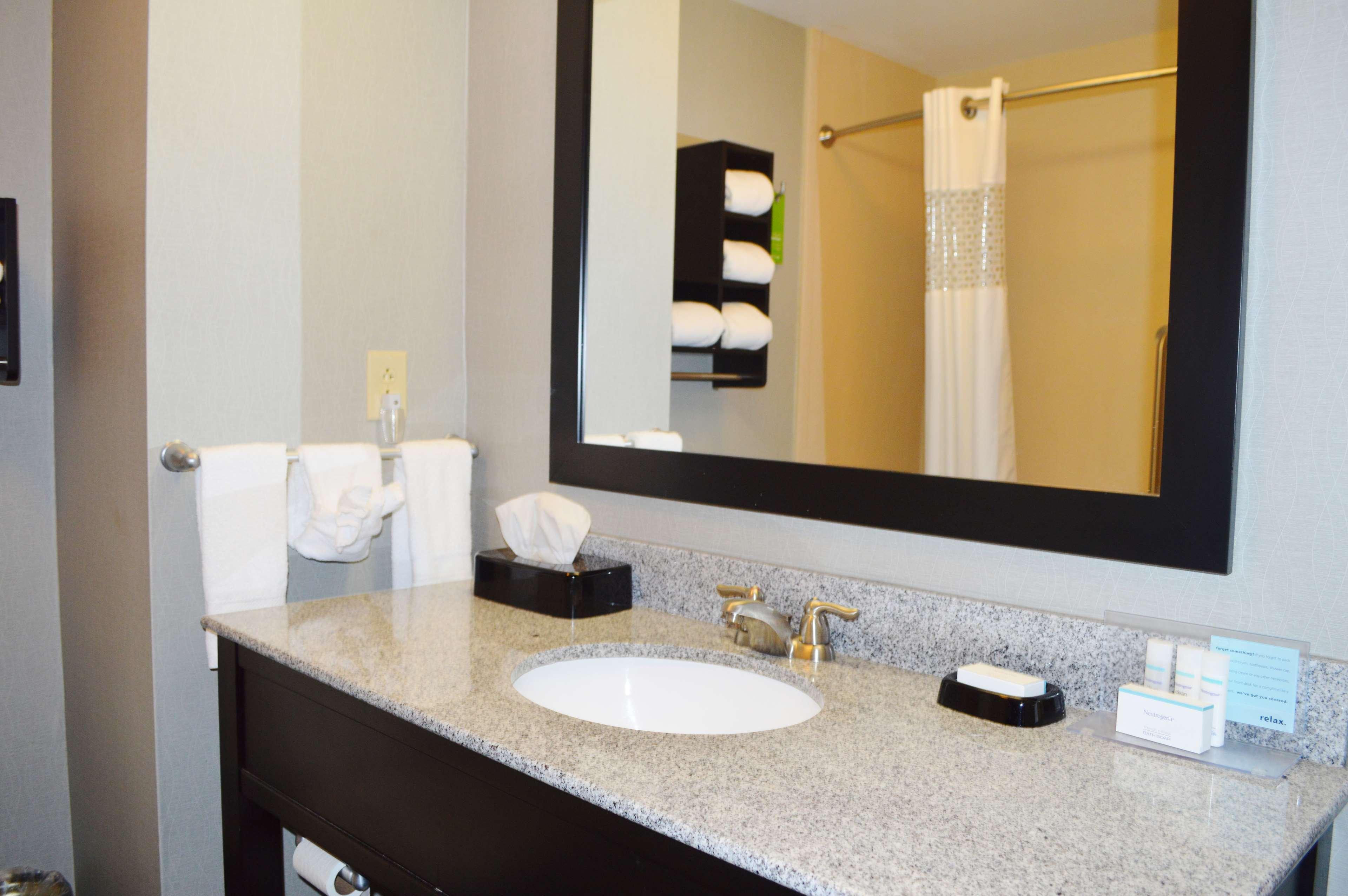 Hampton Inn Фоли Экстерьер фото