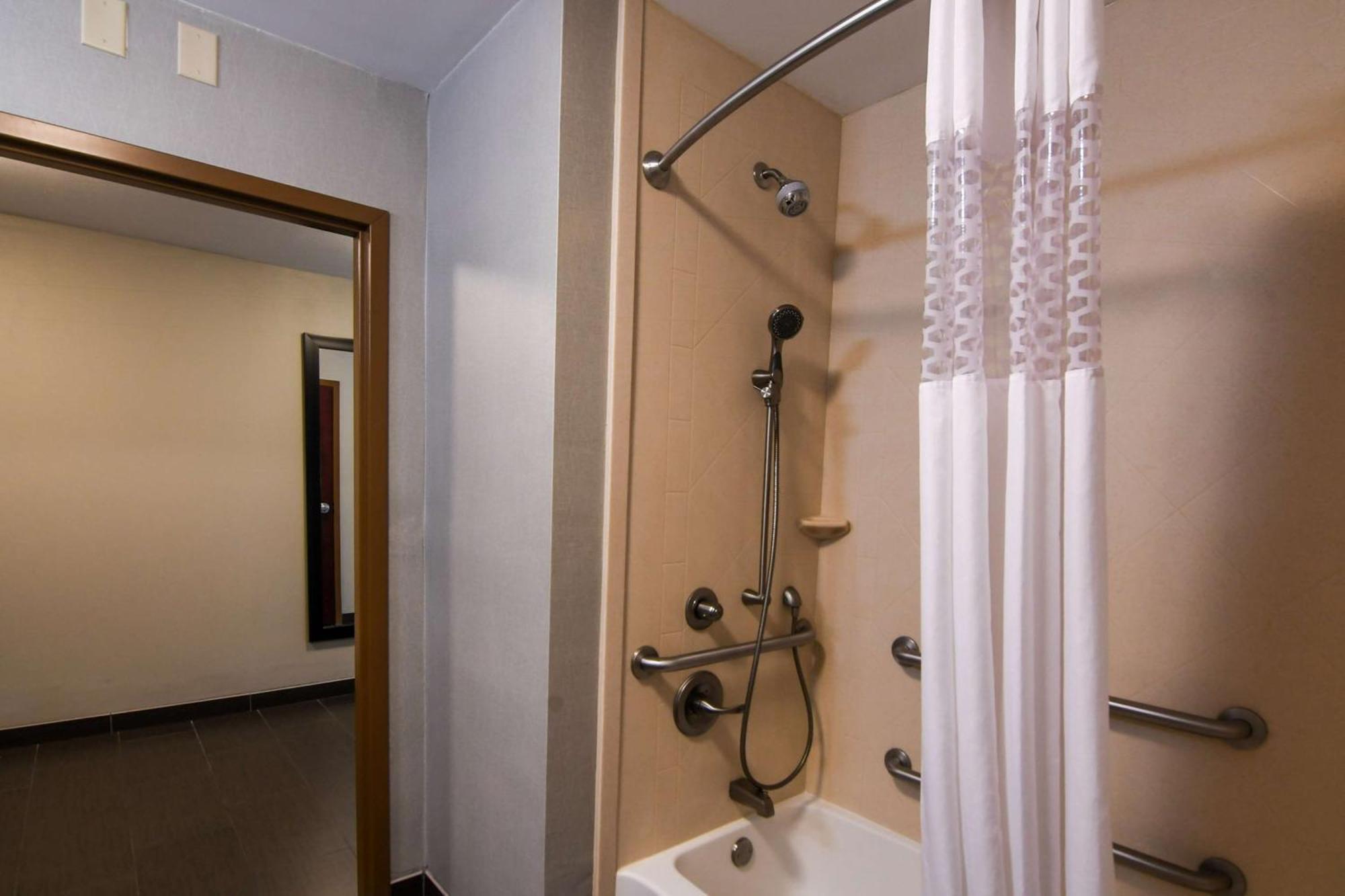 Hampton Inn Фоли Экстерьер фото