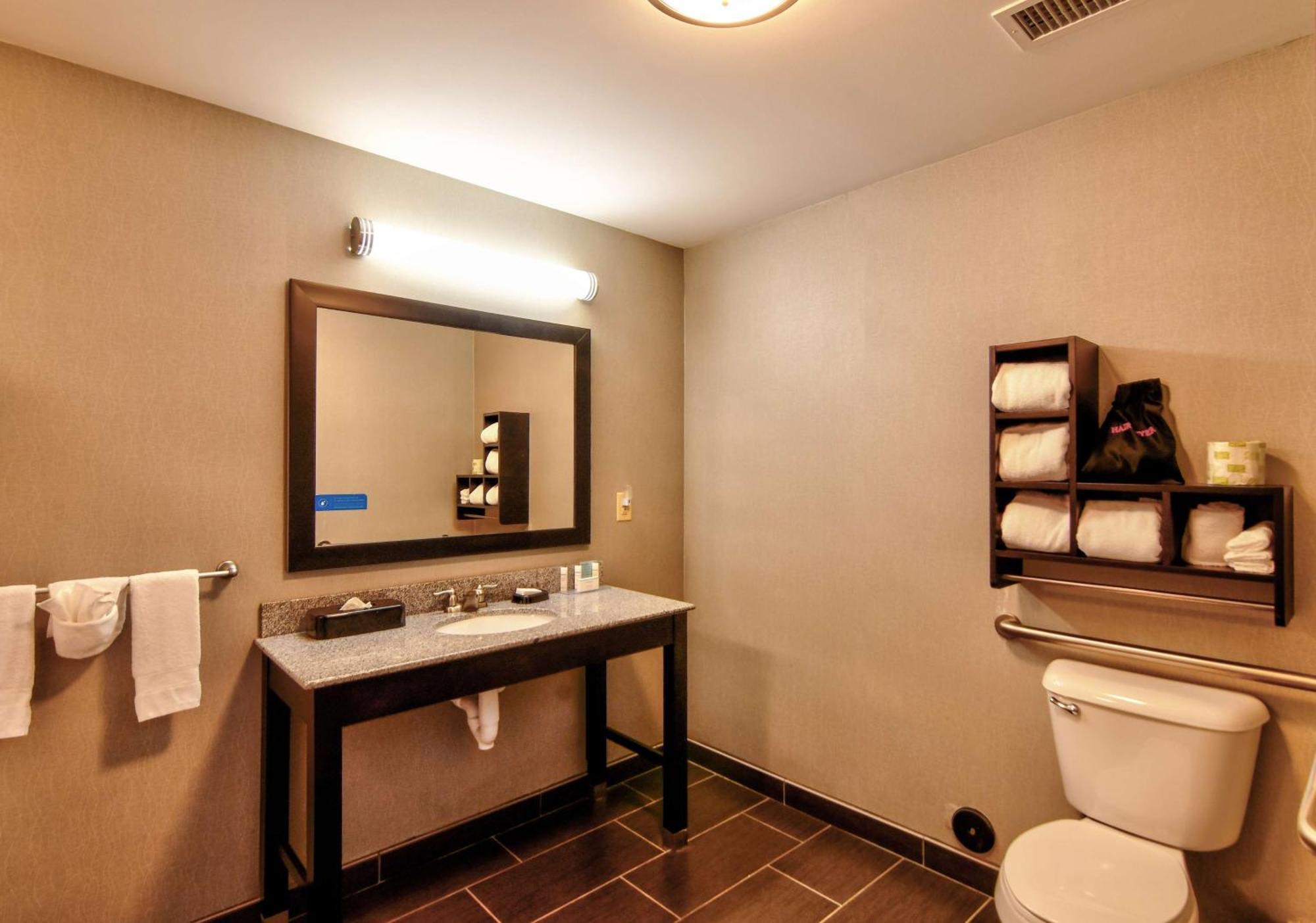 Hampton Inn Фоли Экстерьер фото