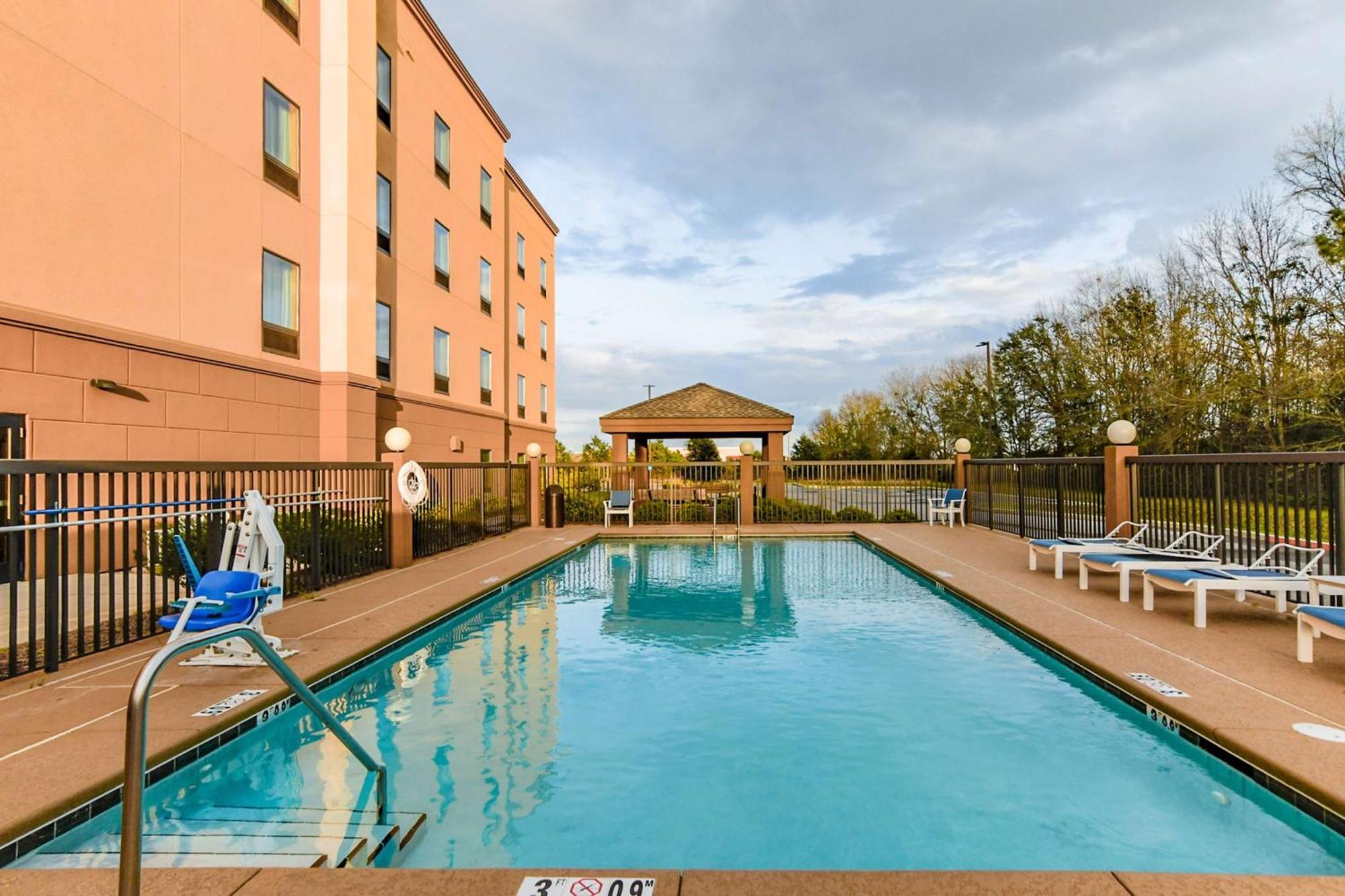 Hampton Inn Фоли Экстерьер фото
