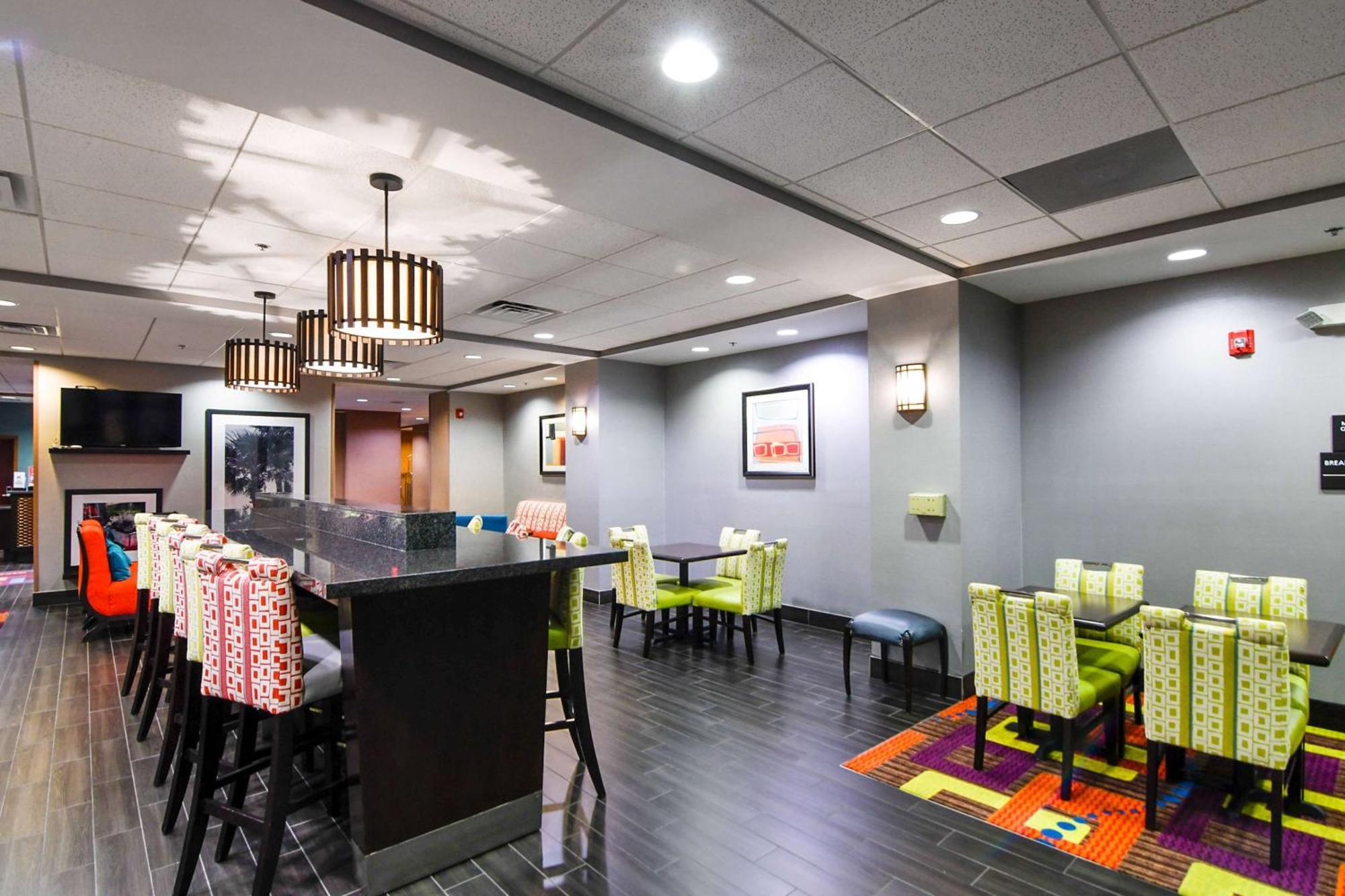 Hampton Inn Фоли Экстерьер фото